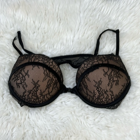 Victoria’s Secret Bombshell - Picture 1 of 5